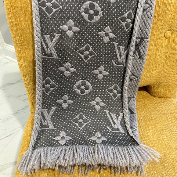 Louis Vuitton wool scarf 100% authentic - Picture 2 of 9